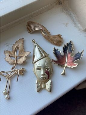 Vintage Gold-tone Brooch set of 5